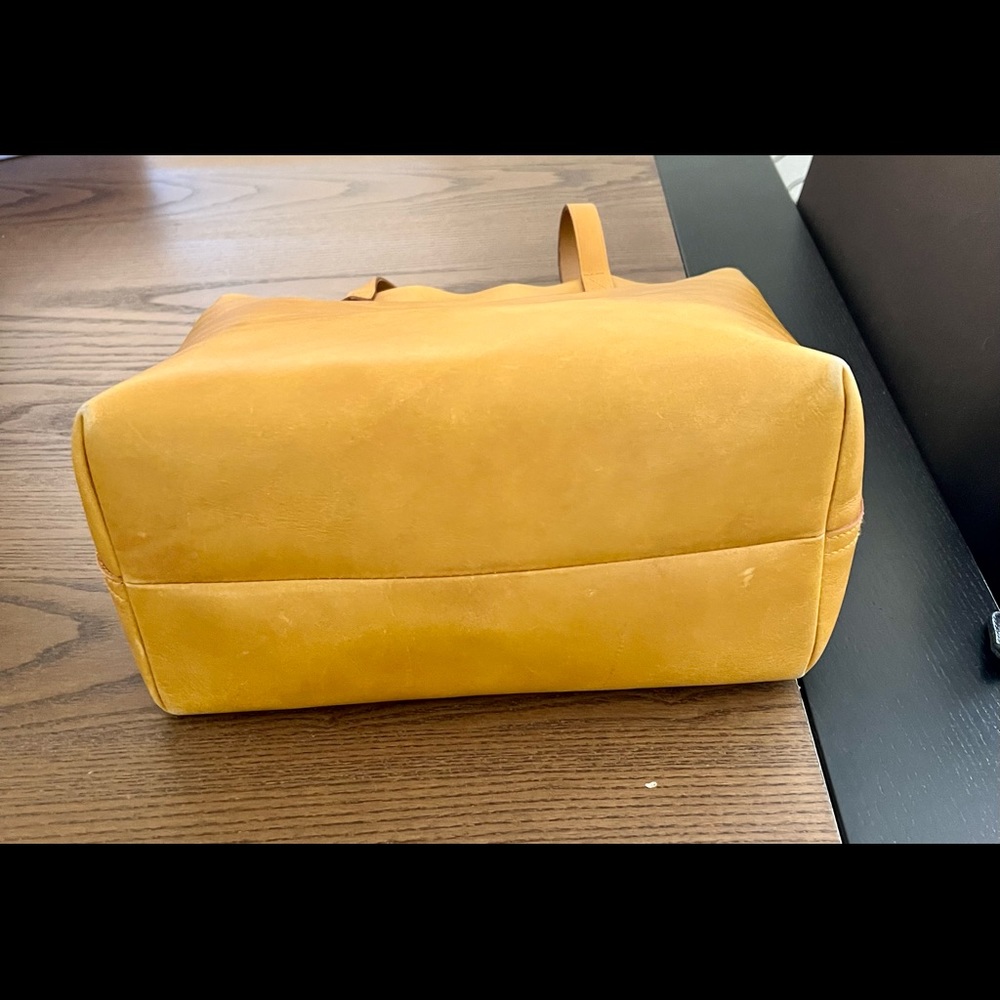 Tote bag in amber color